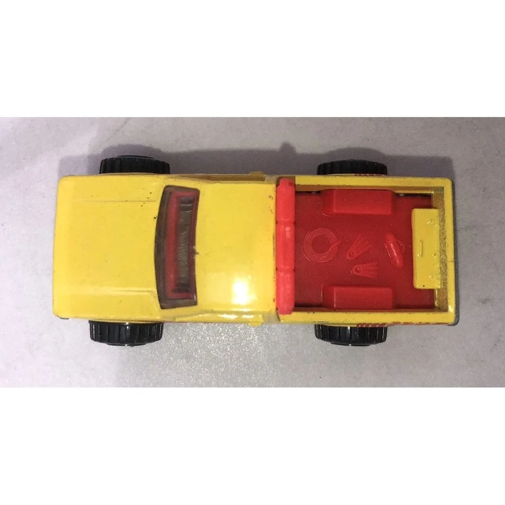 Vintage 1982 Hot Wheels Chevy S10 Baywatch Diecast Lifeguard Rescue Truck 1:64th